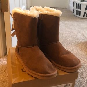 Short bailey bow ugg